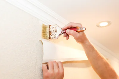 Pose de papier peint à Plomelin — revêtements muraux et toiles de verre